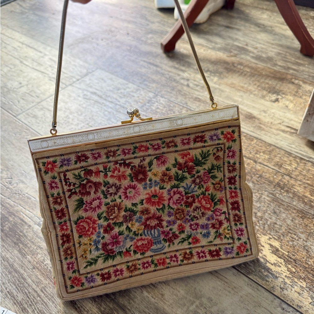 Vintage floral petit point embroidered tapestry kiss lock purse gold rope strap - Picture 7 of 7